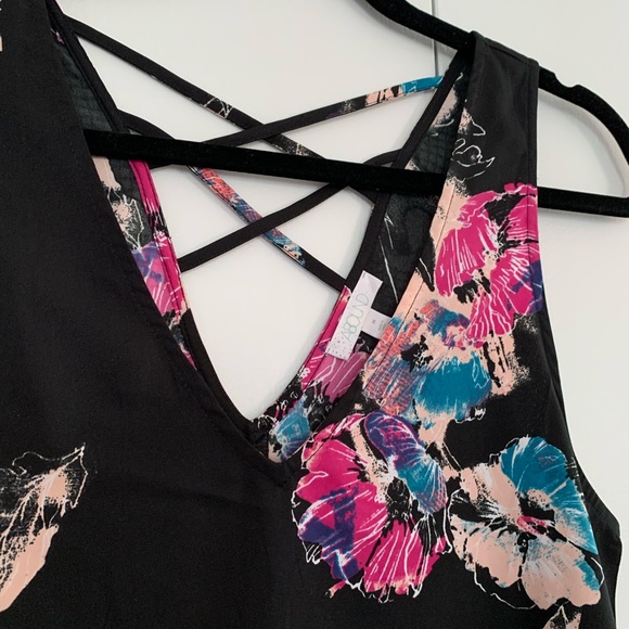 Lightweight Going our Summer Tank Top - Picture 2 of 3